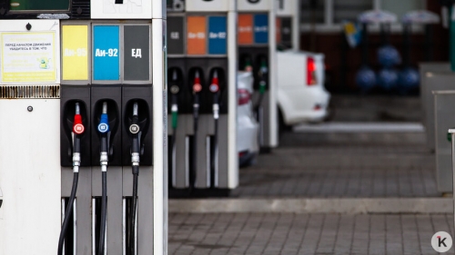 Цена бензина на бирже снижается, а на АЗС остаётся без изменений