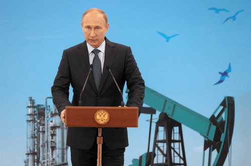 Путин продлил действие указа об ответных мерах на ограничение цен на нефть до конца 2024 года