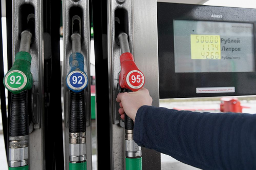Эксперт назвал ожидаемый уровень цен на бензин  в ближайшее время