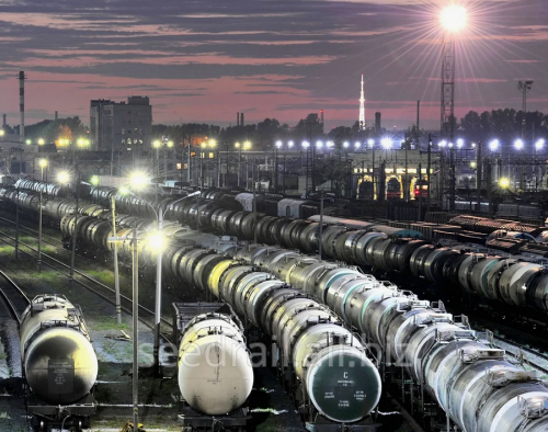 Правительство РФ решило продлить приостановку временного запрета на экспорт бензина еще на месяц