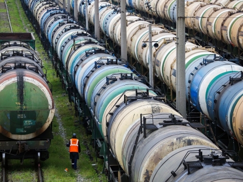 Казахстан просит у России в три раза больше бензина из-за ремонта на Атырауском НПЗ