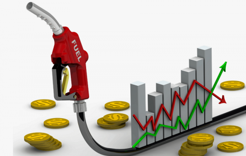 Эксперты прогнозируют, что в июле в РФ не произойдет резких скачков цен на топливо благодаря накопленным запасам