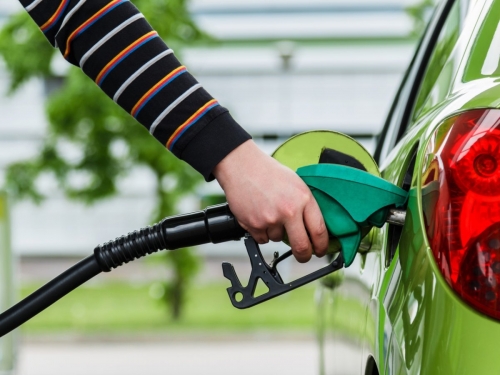 В РФ планируют «смягчить» экологические требования к производству бензина. Чем это грозит? 